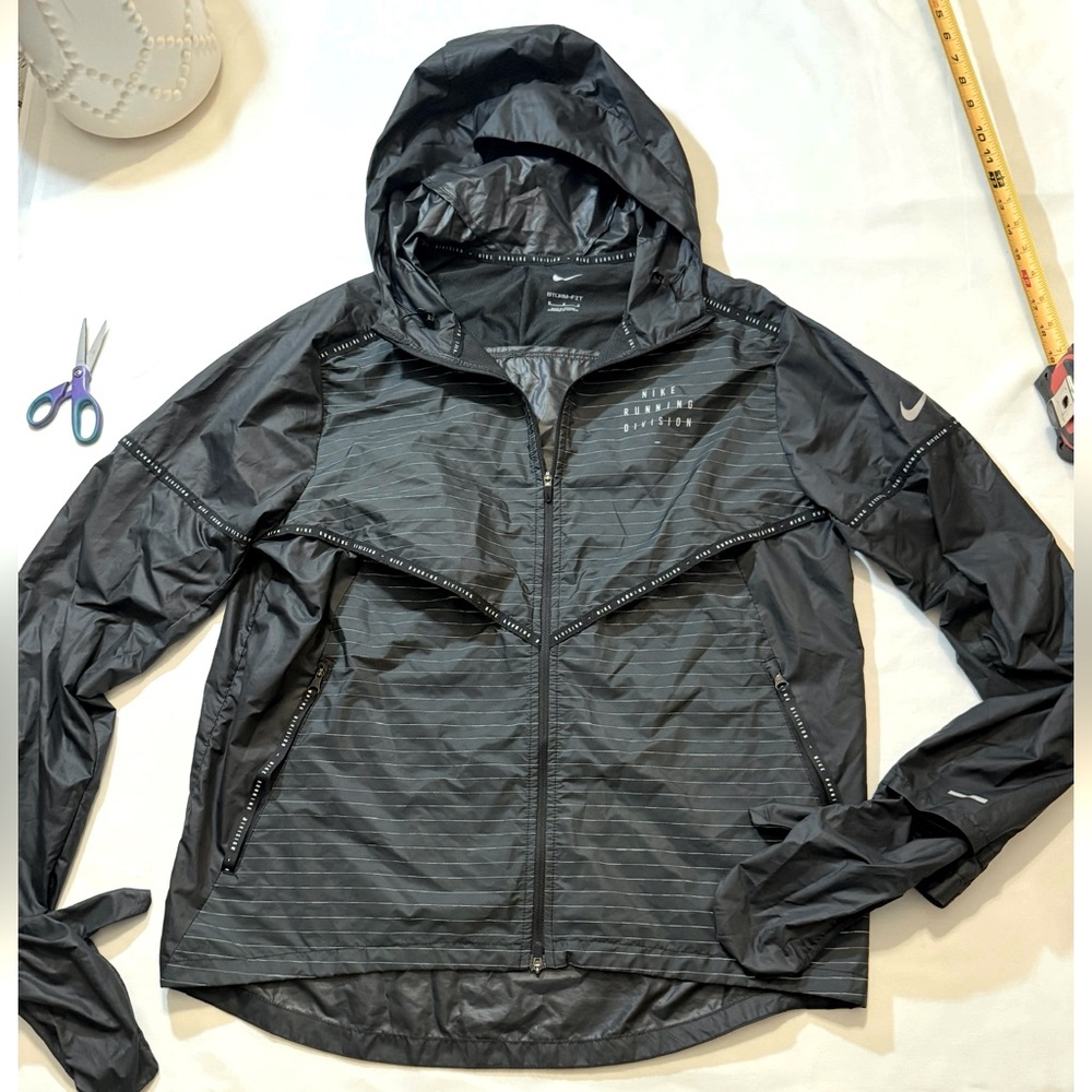 Nike Men's Running Division jacket with hood and gloves